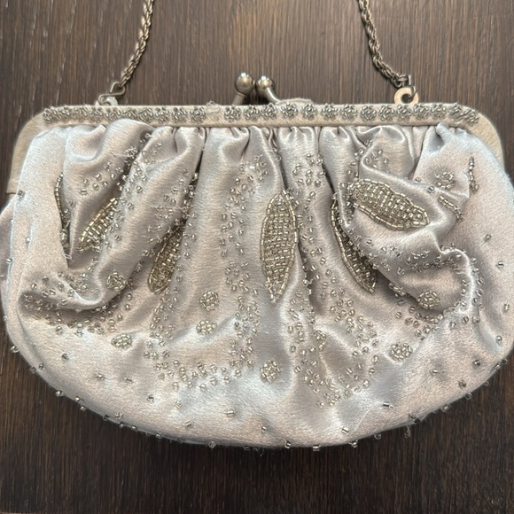 Vintage La Regale Gray/Silver Beaded Clutch with Chain Strap - Picture 3 of 9